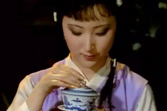 女士喝茶優(yōu)雅姿勢(shì)，女士正確喝茶姿勢(shì)禮儀