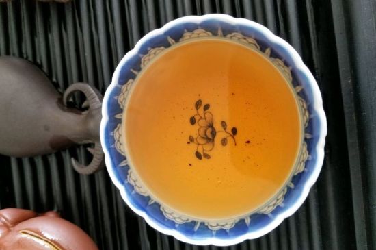 大紅袍第一泡要倒掉嗎，洗茶水需倒掉但第一泡出湯