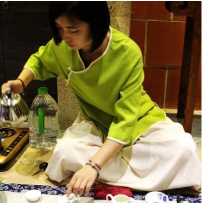 女士喝茶的手勢(shì)，女人正確喝茶手勢(shì)姿勢(shì)圖