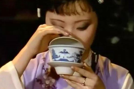 女士喝茶優(yōu)雅姿勢(shì)，女士正確喝茶姿勢(shì)禮儀