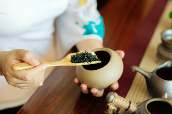 女人喝茶要行扣茶禮嗎，叩茶禮女士能用嗎？