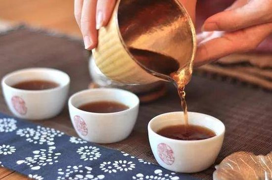 喝茶茶桌上的禮儀有哪些，泡茶待客十大禮儀不可不做！