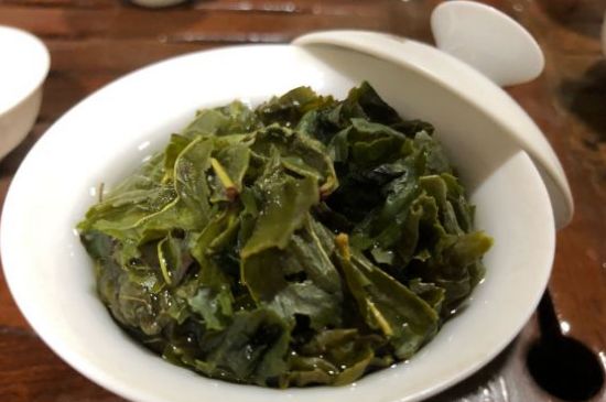 香精茶喝多了會(huì)怎么樣，茶葉加香精有什么害處？