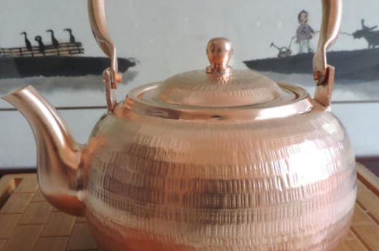用銅壺?zé)惺裁唇?，銅壺煮水的兩大忌諱和好處