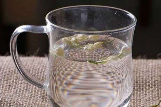 茉莉泡水禁忌，茉莉干花泡水的功效與禁忌