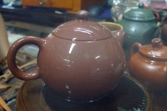 紫砂開(kāi)壺和不開(kāi)壺的區(qū)別，紫砂壺開(kāi)壺的正確方法及開(kāi)壺建議