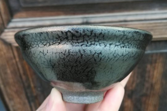 怎么鑒別建盞化學(xué)釉，真假建盞的對(duì)比與辨別