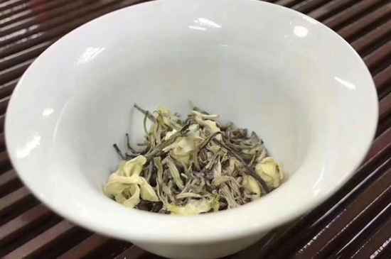 女孩喝茉莉茶的好處，茉莉茶葉的功效與禁忌