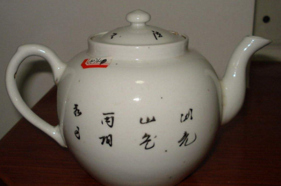 瓷壺適合泡什么茶，瓷器茶具喝什么茶好