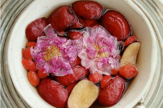 喝玫瑰花茶能祛斑嗎，玫瑰花茶有祛斑的功效嗎？