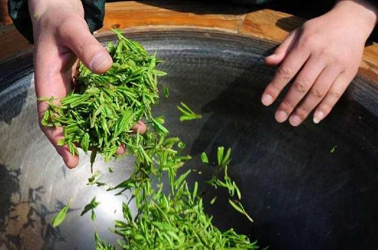 龍井茶炒茶葉怎么炒出好茶色，茶葉怎樣做出來(lái)最綠？