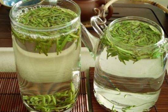 竹葉青和雀舌哪個貴，竹葉<a href=http://www.robertaspegne.com/fenlei/wulongcha/ target=_blank class=infotextkey>青茶</a>貴嗎？