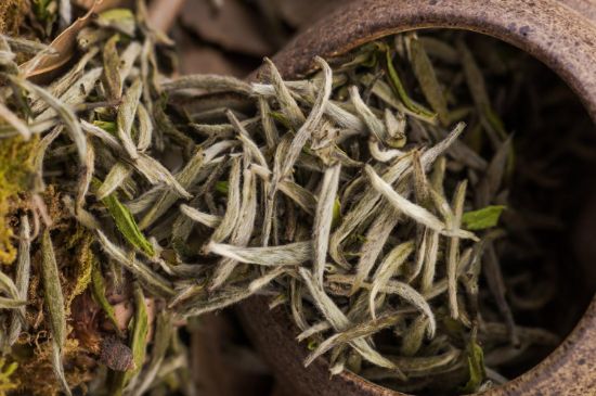 福鼎白茶要喝老的嗎，為什么喝白茶要喝老茶存新茶？