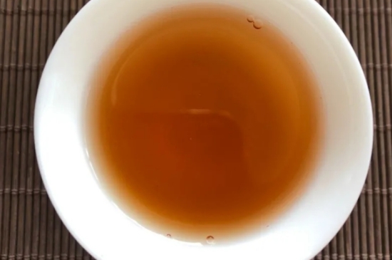 老白茶上火還是去火？夏季喝煮的老白茶會容易上火！