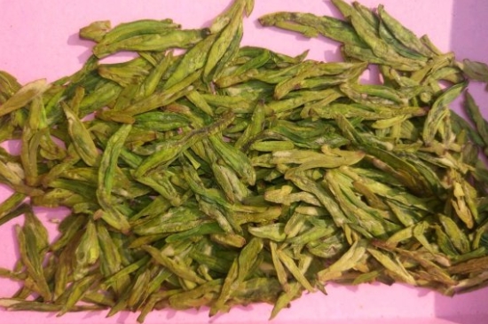西湖龍井新茶和陳茶的區(qū)別，怎么區(qū)分龍井新茶和舊茶？