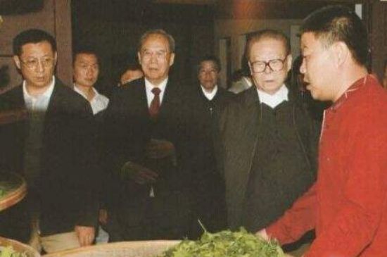 母樹大紅袍給誰喝了，為什么母樹大紅袍叫三棵六株？