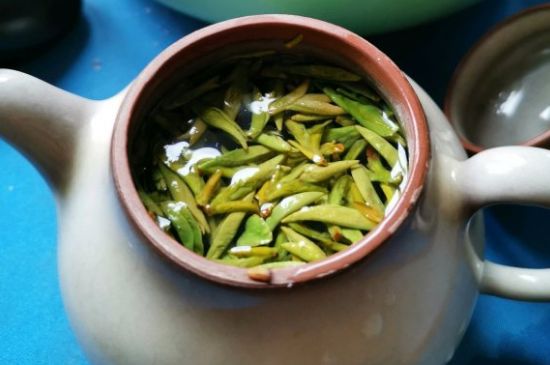 龍井茶放二年了能喝嗎，過期龍井茶的妙用！