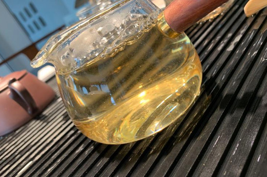 白毫銀針年份越久越好嗎，銀針白毫是否越陳越好